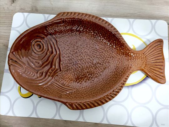 Dekorativna posuda od keramike u obliku ribe