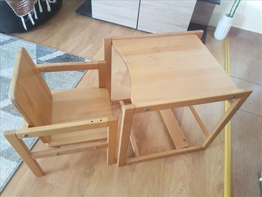 Drveni sto i stolica