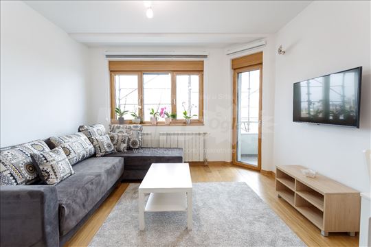 Kompleks pored Bež.kose Kvalitetan trosoban stan