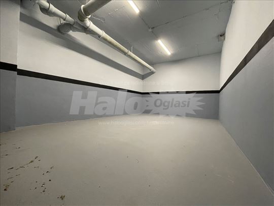 Garaza Antifašističke borbe (žuta zgrada)