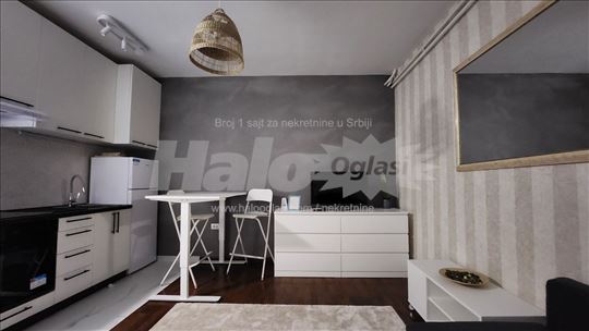 Garsonjera sa garažnim mestom