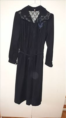 Crna haljina od žerseja sa čipkom