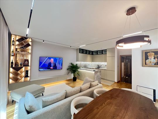 Kompletno opremljen lux stan u mirnom delu Vračara