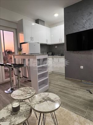 Izdajem garsonjeru, 300e sa svim dadzbinama