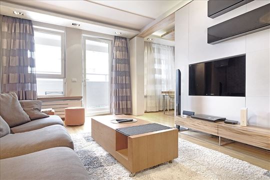 Odličan dvosoban stan u Belvilu.