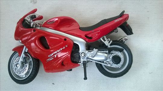 Motor Triumph 955i Sprint 1:18, Kina,fale svi zmig