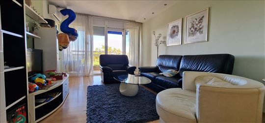 Blok 70a, funkcionalan, renoviran, ID 10360