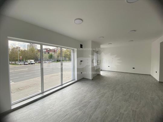 105m2 Izdajem poslovni prostor na Novom Beogradu 