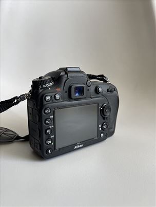 Nikon D7100 + dva originalna objektiva (50mm i 18-