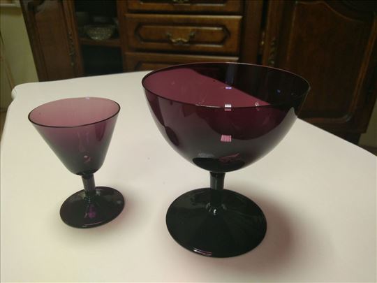 stare ljubičaste čaše dva kompleta-veće i manje
