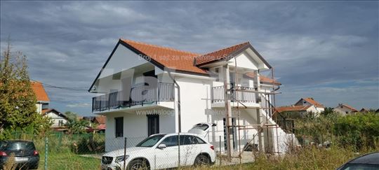 Stan u privatnoj kuci na 1.spratu, 150m od Z.Puta