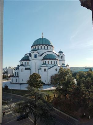 Hram na dlanu, 60m2,dve sobe, terasa, namešten