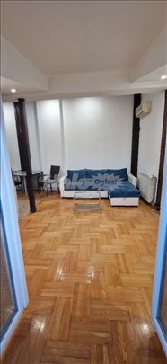 Izdajem jednoiposoban stan-Miljakovac Kanarevo b. 