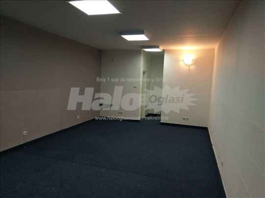 Izdajem lokal 40m2, Borča - Zrenjaninski put 152đ