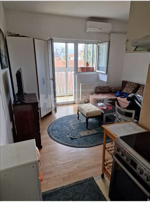 Izdajem stan na Altini 20m2 komplet opremljen.