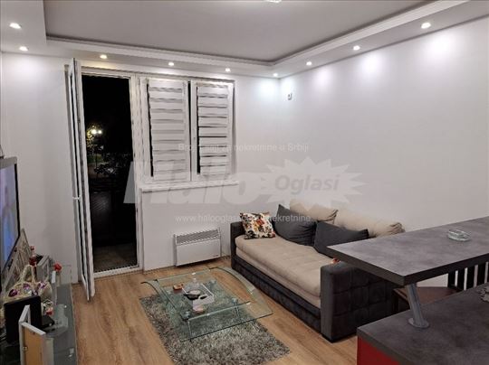 Izdajem Lux stan na Karaburmi