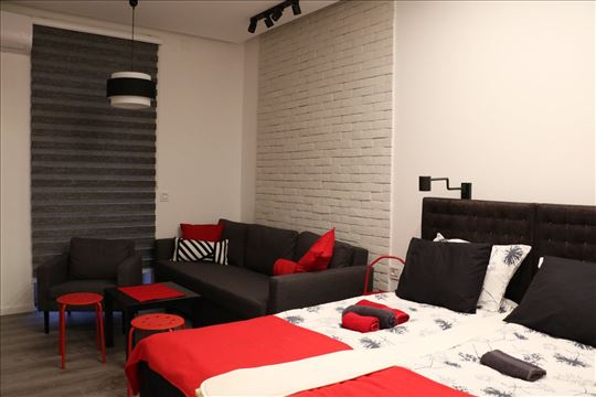 Izuzetan, renoviran, u samom centru