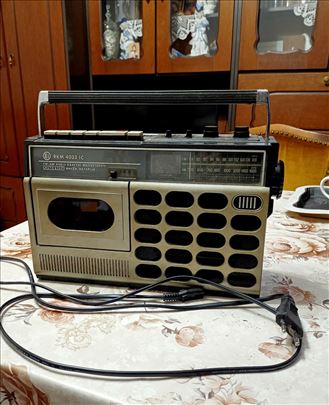 Radio kasetofon rkm