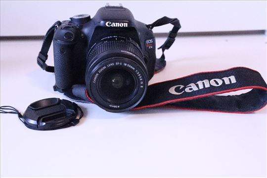 Canon 600 D sa 3 objektiva