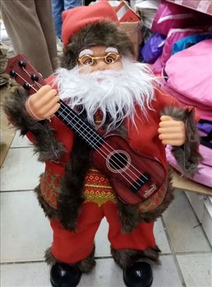 Veliki Deda Mraz sa gitarom novo koji svira akcija