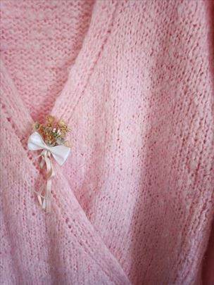 Rucno pleteni romanticni pulover na preklop 