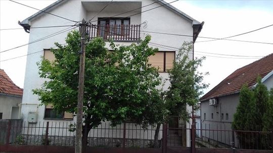 Novi Banovci, kuća, Partizanska, 220 m2, 7 a placa