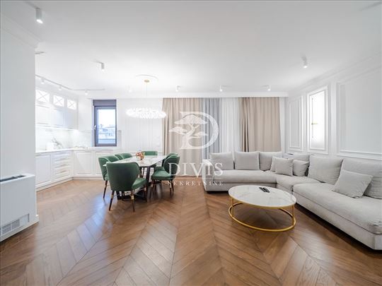 Luks trosoban stan na Vračaru, dva garažna, 115m2