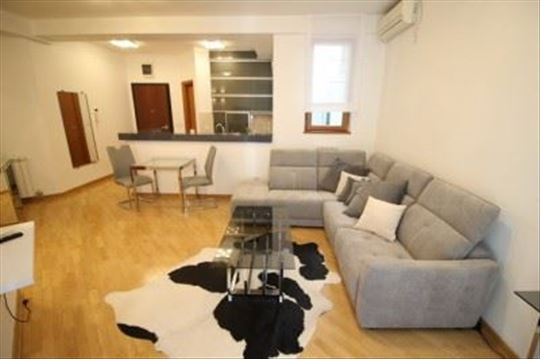 Odlican 3.0 stan, kod Hrama, garaža, ID 2395