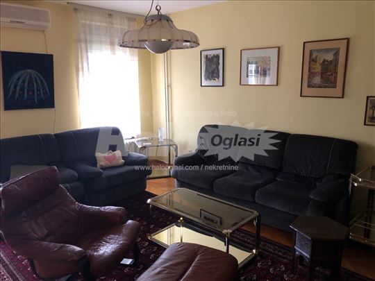 Troiposoban stan Dedinje, na kratko, povoljno
