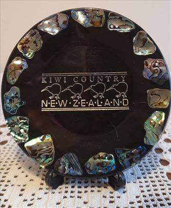 Ukrasni tanjir sa Paua skoljkom sa Novog Zelanda
