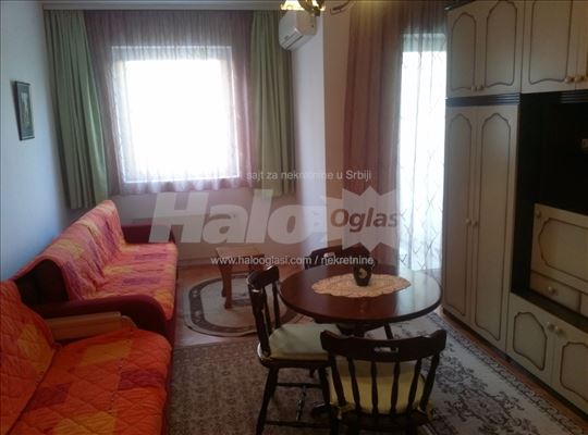 Nameštena garsonjera, mali troškovi, Bogoslovija 