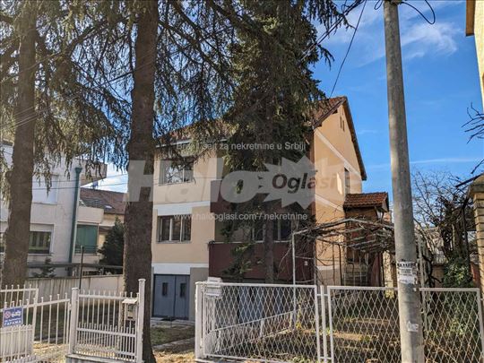 Kuca na Banovom brdu(Golf naselje)350kv, 6 ari
