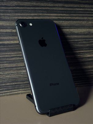 iPhone 8 Crni 100% Helt