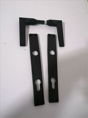 Kvake za drvena vrata plastične crne model 2 novo
