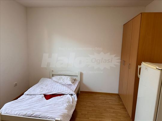 Namesten stan za jednu osobu. Stanica Ustranicka.