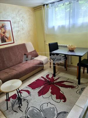 POVOLJNO- namešten jednosoban stan u Surčinu. 