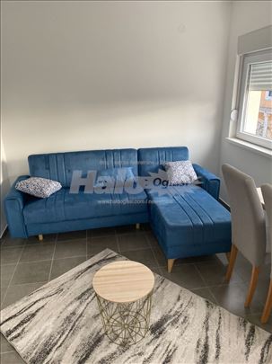 Izdajem nov stan u zemunu