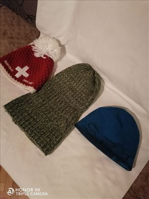 tri zimske kape