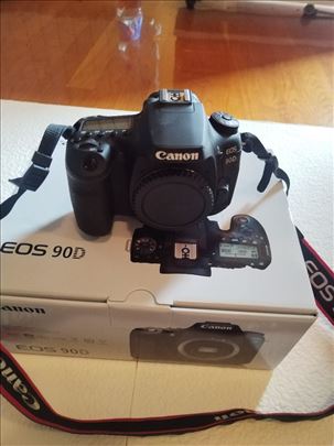 Canon EOS 90D - Odlično Očuvan Niski Šutter Count!