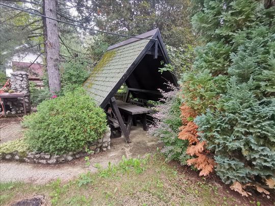 Divčibare-kućica sa dvorištem
