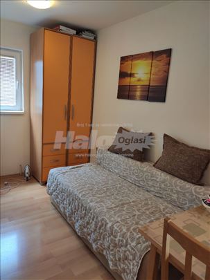 Izdajem stan garsonjeru Zemun Altina 33m