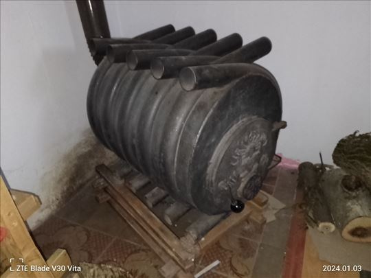 Prodajem peć korištena jednu sezonu, greje do 120 