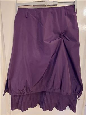 Braon suknja sa plisiranom delom postave   42     