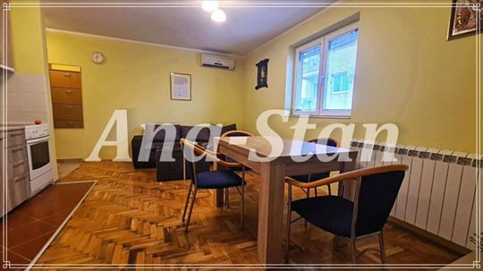 Dvoiposoban stan, novija zgrada, Kaluđerica