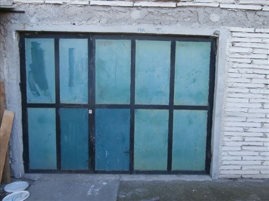Garažna vrata sa dva krila