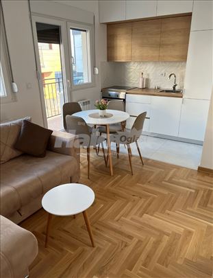 Izdajem nov lux stan na Ledinama