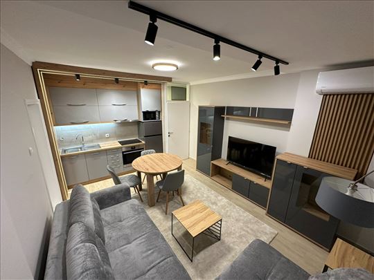 Blok 28, renoviran, jako lepo sređen, ID 21638