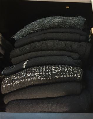 Mochino-pakovanje crnih džempera s,m,l za 1 cenu