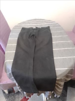 Duge crne pantalone