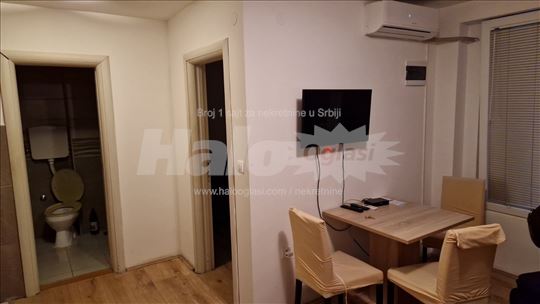 Borča-centar lep namesten stan,linije aut 95,96,85